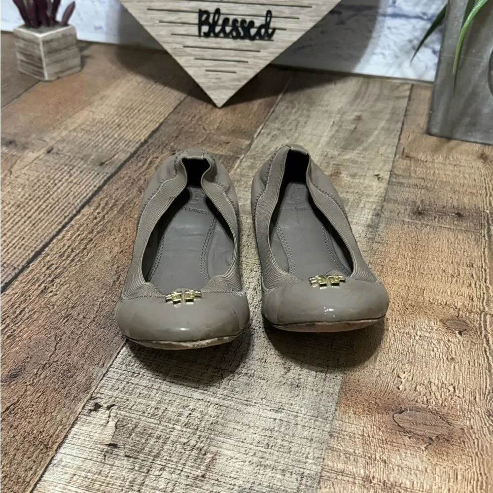 Tory Burch Caroline Ballet Flats khaki Leather Gold Logo Hardware Size 6M